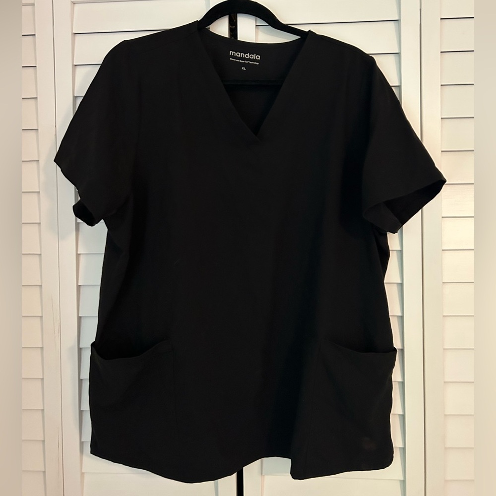 Mandala 6 pocket scrub top